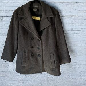 Outbrook WooL P-coat style woman’s jacket (see pic),the lining is not wool.